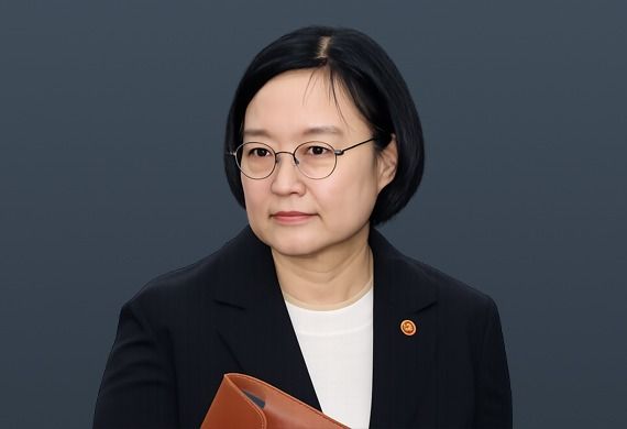 South Korea Appoints Han Seong-sook as Prime Minister 