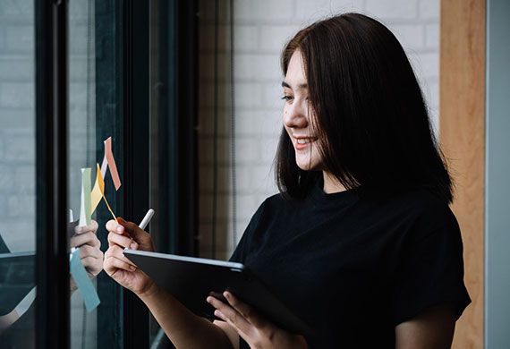 How Woman leaders can track goals without micromanaging